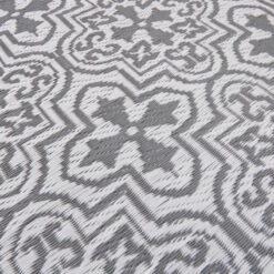 In- & Outdoor-Teppich Kacheln L 180 X B 118cm COLOUR CLASH In Grau-Weiß -Butlers butlers in and outdoor teppich kacheln l 180 x b 118cm colour clash in grau weiss 4