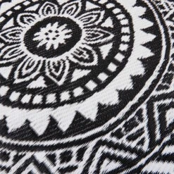 In- & Outdoor-Teppich Ø118cm COLOUR CLASH In Schwarz-Weiß -Butlers butlers in and outdoor teppich o118cm colour clash in schwarz weiss 5