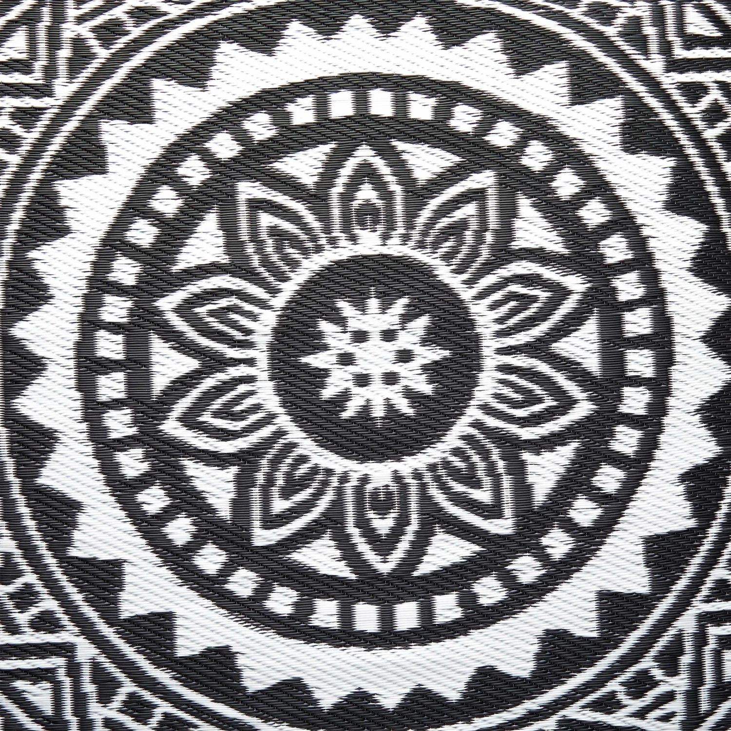 In- & Outdoor-Teppich Ø150cm COLOUR CLASH In Schwarz-Weiß 6 In- & Outdoor-Teppich Ø150cm COLOUR CLASH In Schwarz-Weiß – Bild 4