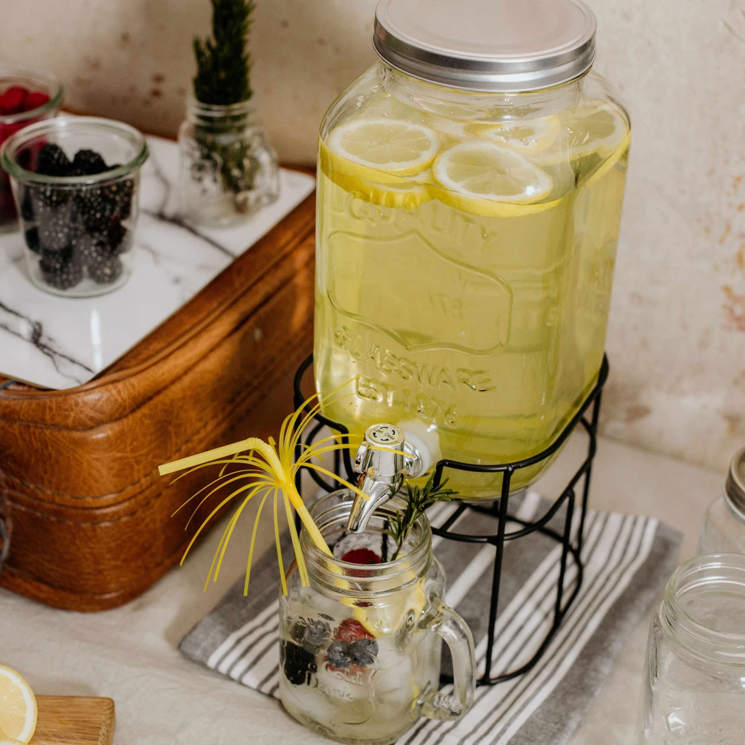 Metallständer Für Getränkespender REFRESH In Schwarz 10 Metallständer Für Getränkespender REFRESH In Schwarz – Bild 8